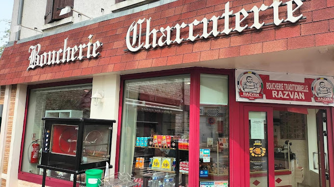 Intérieur moderne de la Boucherie Razvan à Bréval - Espace dédié à la qualité